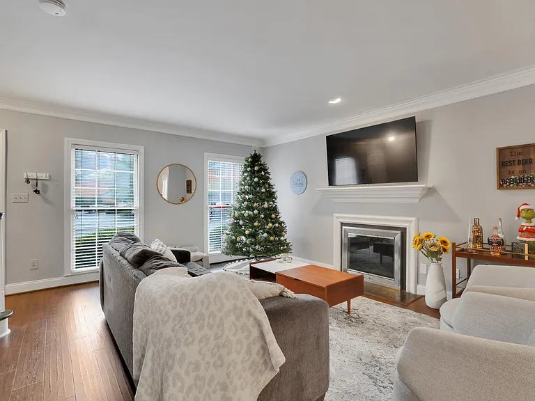 55 Mount Vernon Cir — Photo 4
