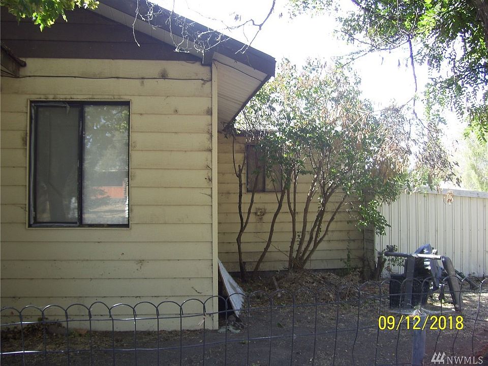 2nd image of 217 Elder St N