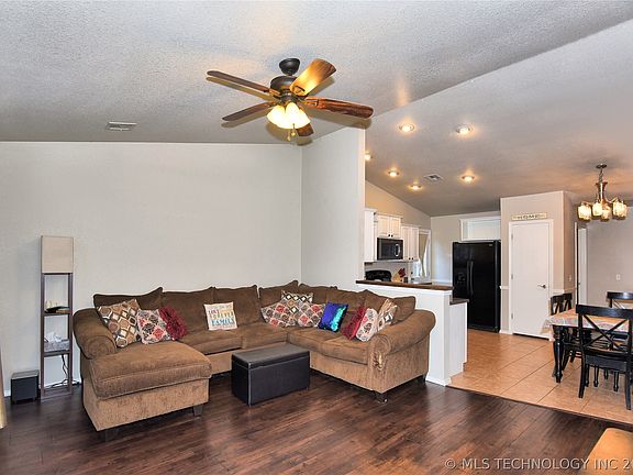 3rd image of 8959 S 259th East Ave