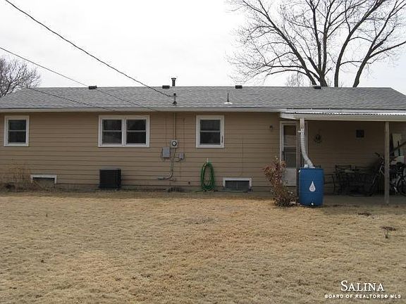 4th image of 1223 Arlington Dr