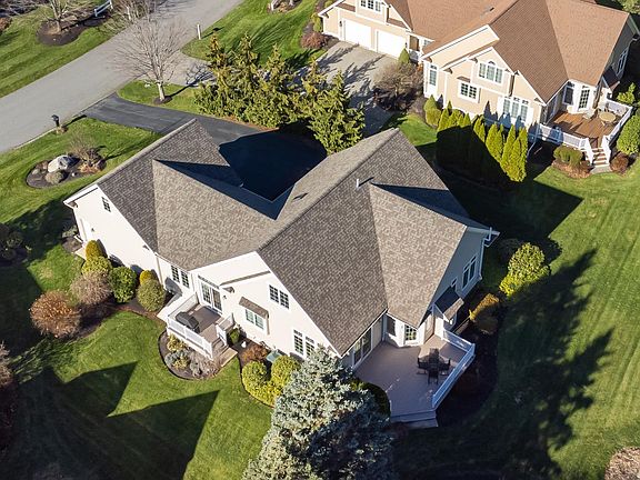 2nd image of 28 Hawkins Glen Dr