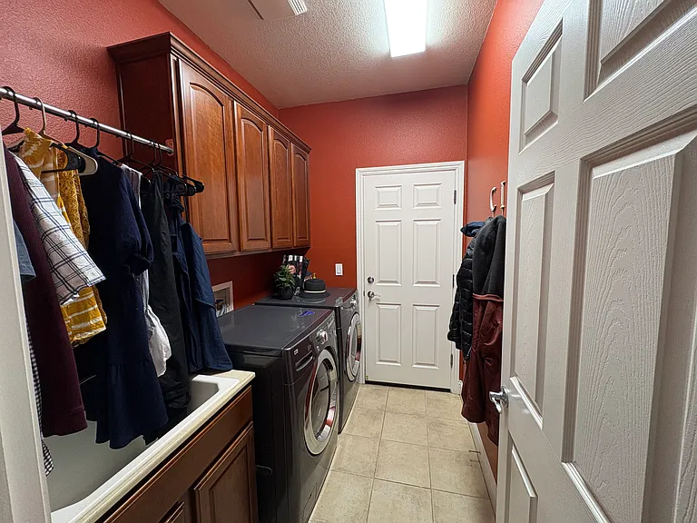 1517 Woodhaven Cir — Photo 24