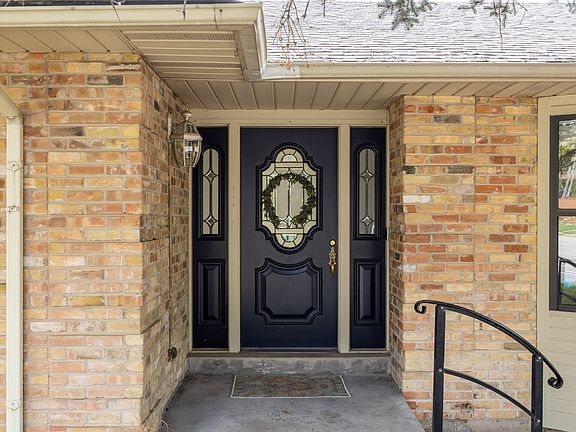 3rd image of 2612 E Antelope Dr