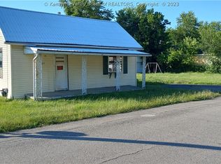 265 4th St, Mason, WV