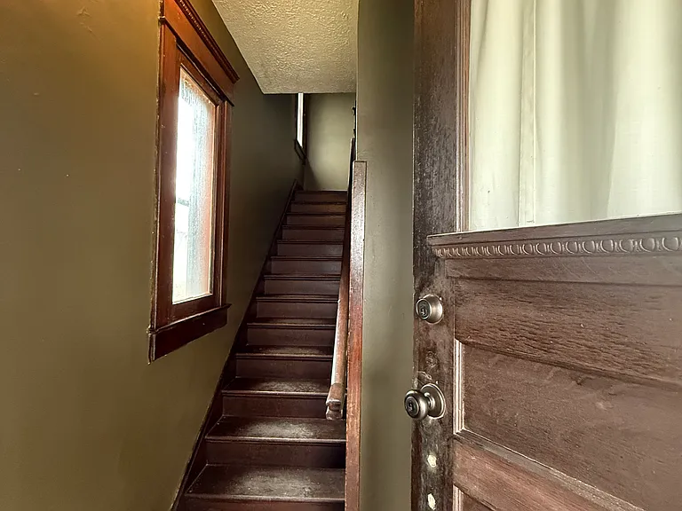 Private entrance to unit