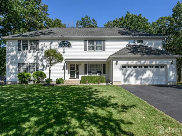 3 Teri Ct, Jackson, NJ 08527