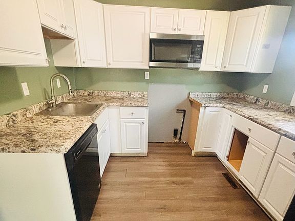 5th image of 310 W 3rd St