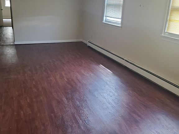 3rd image of 721 Main St APT 7