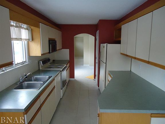 2nd image of 402 Cheshire Dr APT 1