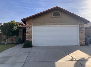 298 Malibu Dr, Delano, CA 93215