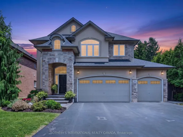 39 Maplevale Dr, Hamilton, ON L9G 0C3
