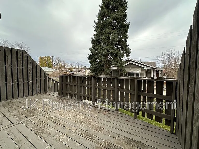 919 1st Ave SW #4 — Photo 7