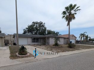 7124 Isle Dr, Port Richey, FL 34668