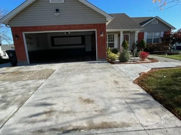 3 Coach Lamp Ct, O'Fallon, MO 63366