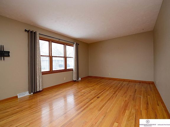 2nd image of 5517 S 123rd St