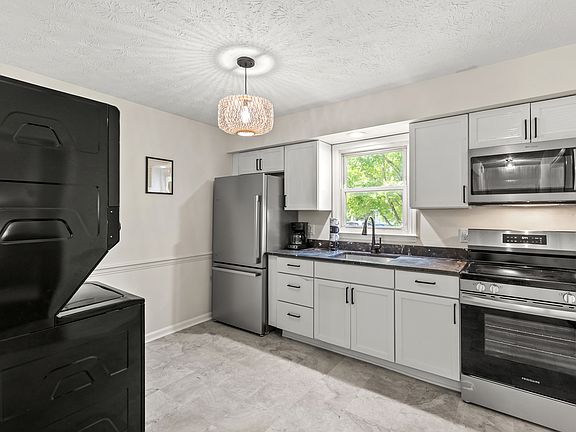 3rd image of 104 Pleasantview St #2