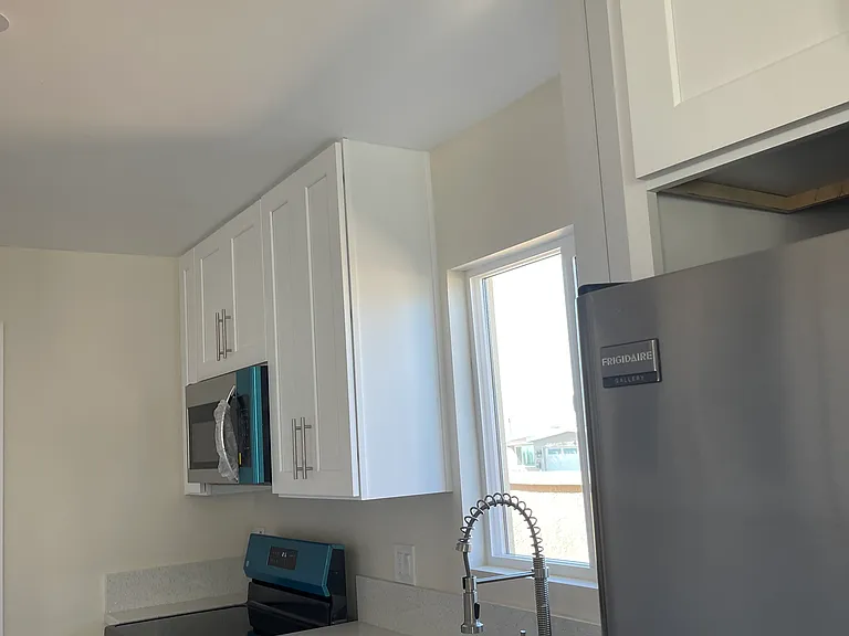 1005 Neptune Dr — Photo 3