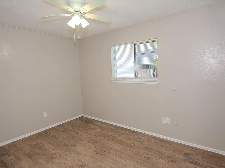 9311 Golden Wood Ln — Photo 6