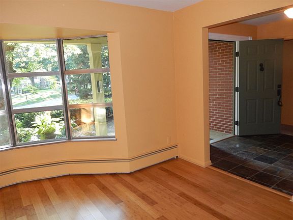 Foyer / Bay Window