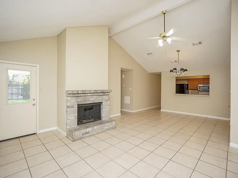 20143 Beechview Ln — Photo 7
