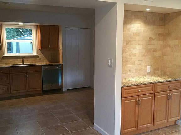 4th image of 1403 Birchwood Ct
