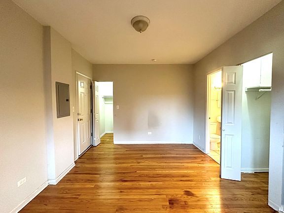 4th image of 1352.5 W Argyle St #2W