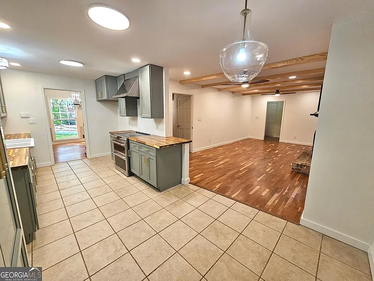 615 Kings Rd — Photo 15