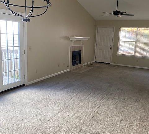 3rd image of 2636 Meadowlark Ln