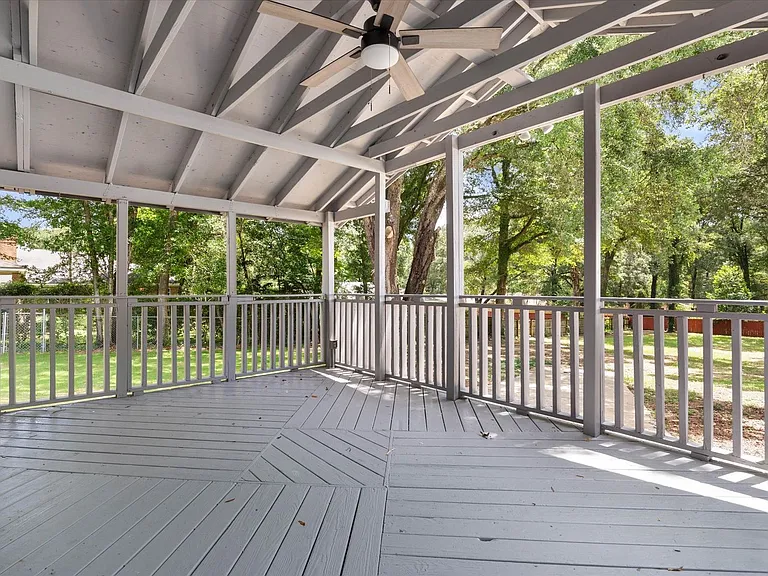 2609 Longleaf Dr — Photo 16
