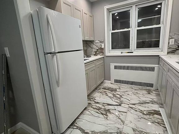 4th image of 153 Dahlgren Pl Floor 2