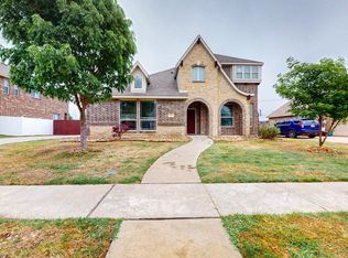 706 Green Leaf Dr, Midlothian, TX 76065