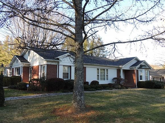 1st image of 627 Maple Ln