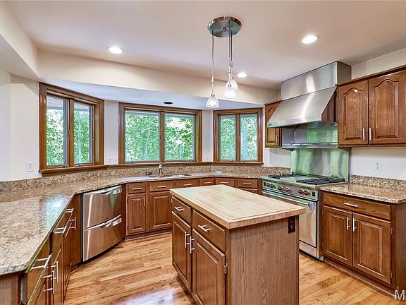 4th image of 218 Brook Ln
