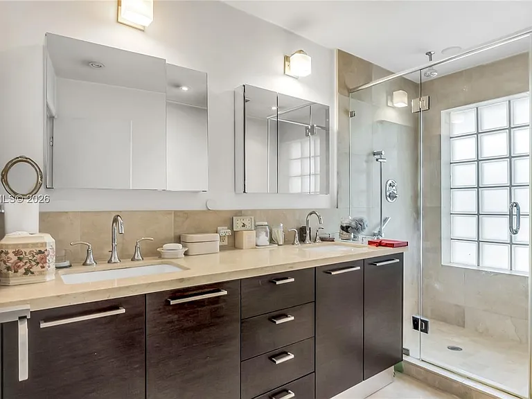 10090 Bay Harbor Ter #10090 — Photo 31