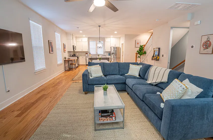 4 bed, 3.5 bath, 2296 sqft, $4,000 — Photo 4