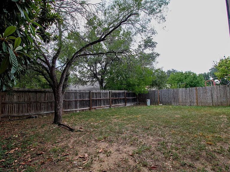 6214 Ridge Glade St — Photo 32
