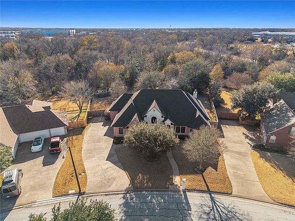 3rd image of 720 Plum Hollow Dr
