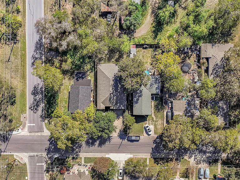 409 E Austin Ave — Photo 35
