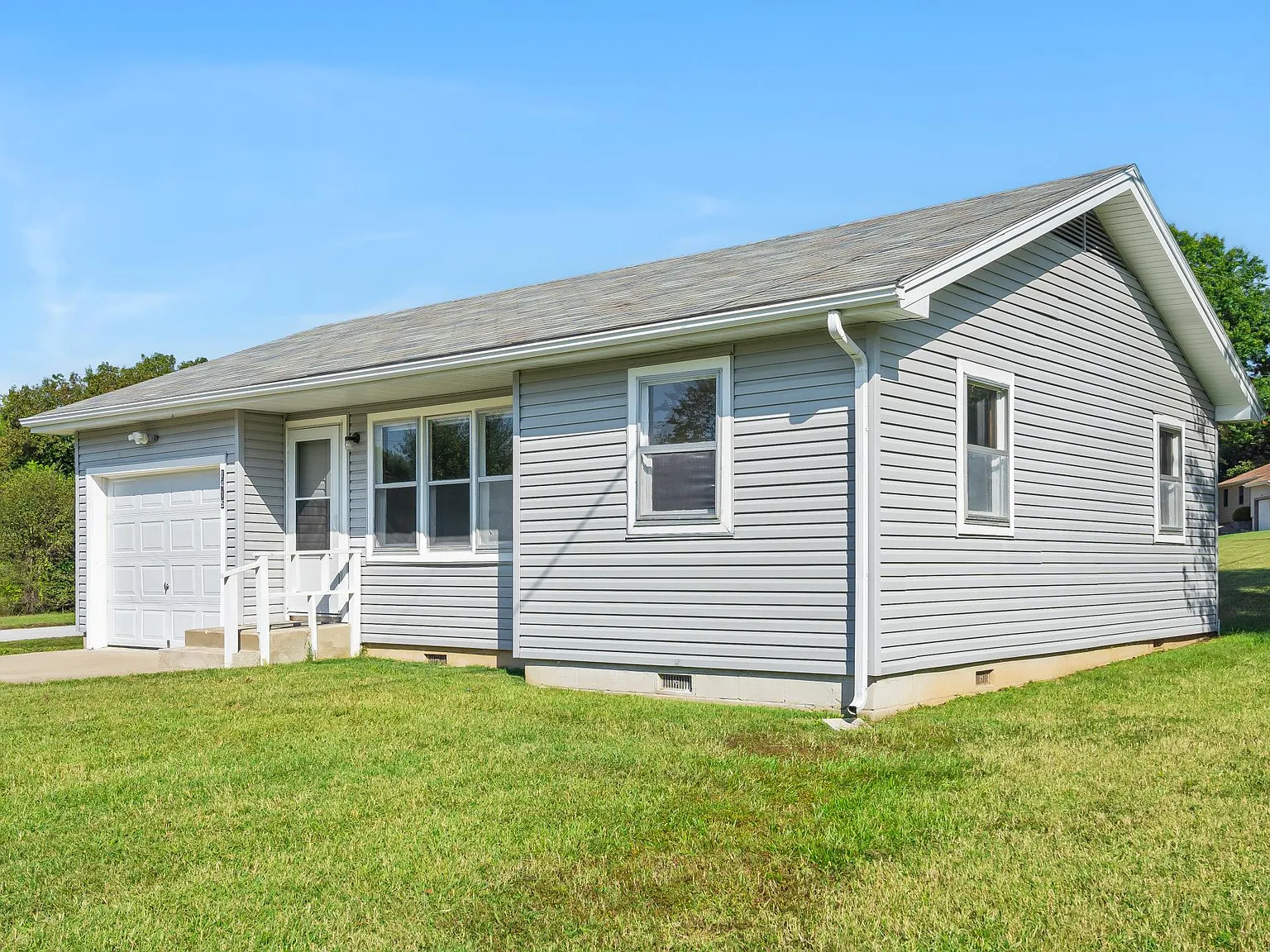 1415 W Inman Rd — Photo 4