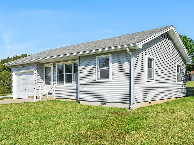 1415 W Inman Rd — Photo 4