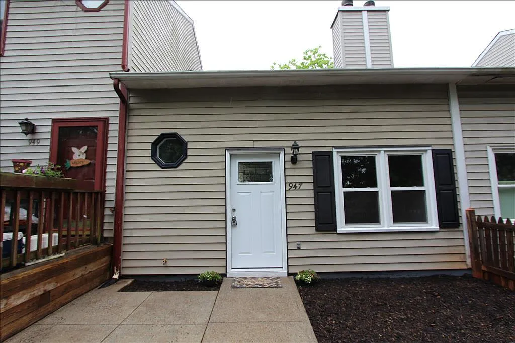 947 Rives St photo 1