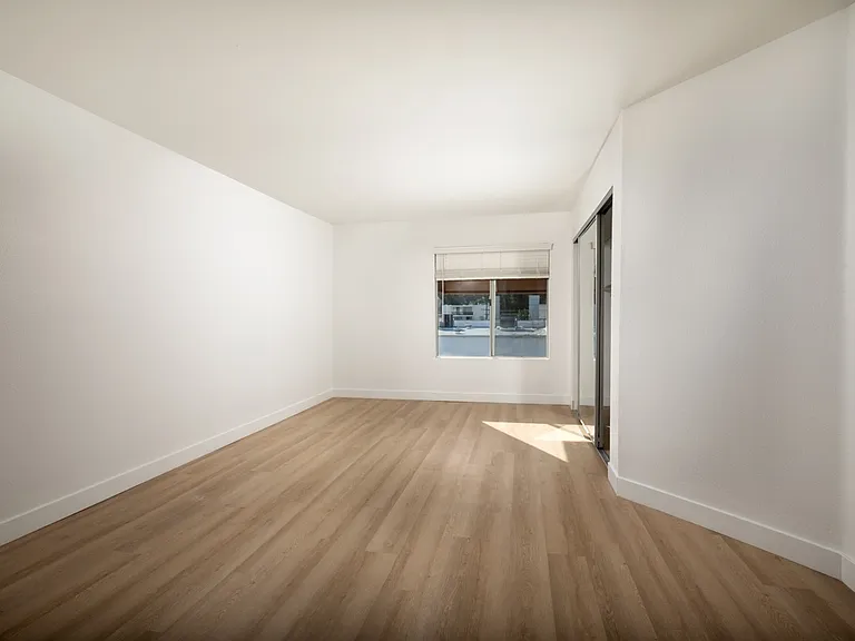 Warner Pointe — Photo 19