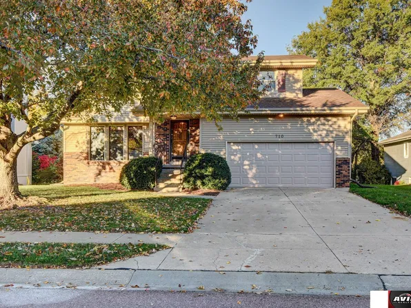 710 N Aberdeen Dr, Papillion, NE 68046