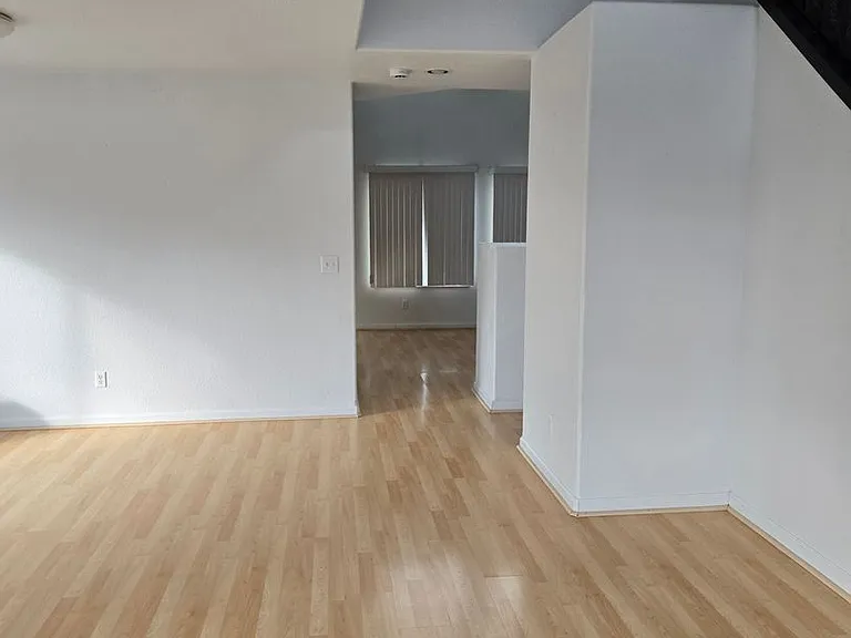 647 Vista Ct — Photo 6