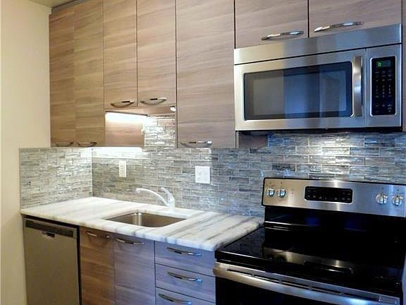 5th image of 805 Plate St Unit 210