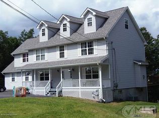 350 Sunrise Dr, Henryville, PA 18332