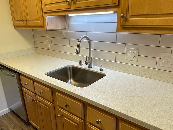 2nd image of 940 Kiely Blvd Unit K