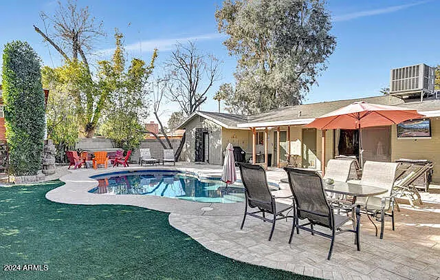 3 bed, 2.0 bath, 1987 sqft, $3,500 — Photo 4
