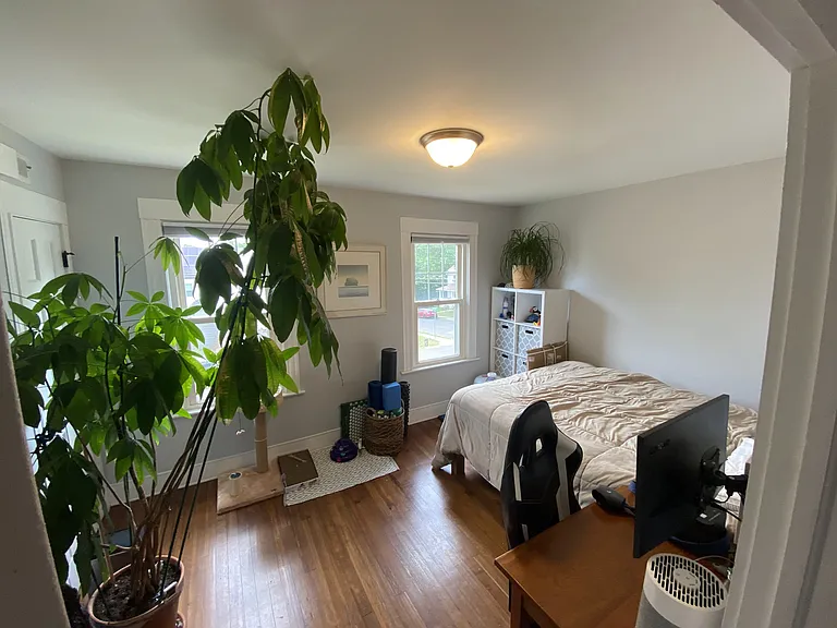 2nd bedroom