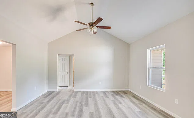 3 bed, 2.0 bath, 1400 sqft, $2,000 — Photo 4